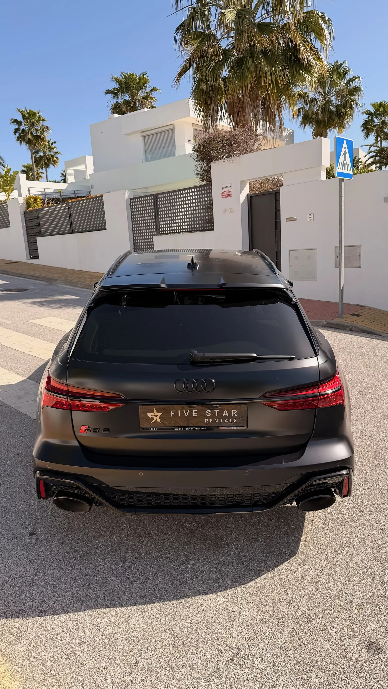 Centered rear view of the Audi RS6 Avant Performance with RS oval dual exhaust, sport diffuser and RS 6 badge